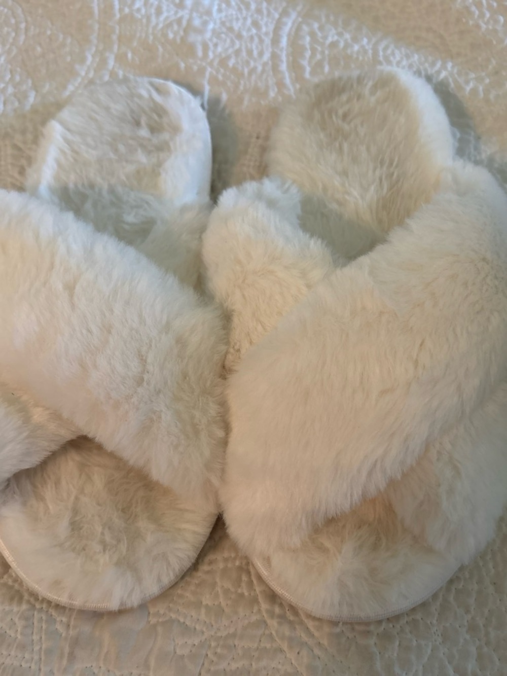Cozy Cream Faux Fur Crisscross Slippers